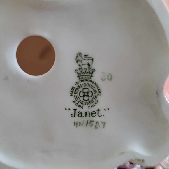 “Janet” Figurine HN1537 of Royal Doulton - Lady with Flower Basket - Picture 9 of 12